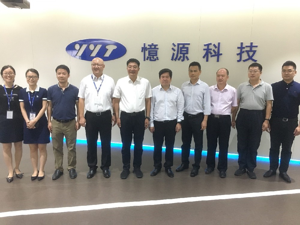 中興通訊董事長(zhǎng)李自學(xué)、中國(guó)移動(dòng)江西公司董事長(zhǎng)凌浩一行蒞臨憶源科技參觀(guān)考察