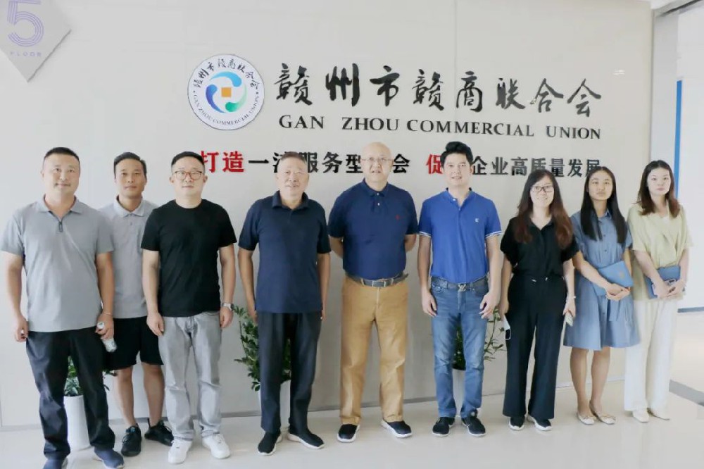 商會(huì)監(jiān)事會(huì)主席、江西憶源多媒體科技有限公司董事長(zhǎng)徐林楠一行來(lái)商會(huì)秘書(shū)處參觀交流
