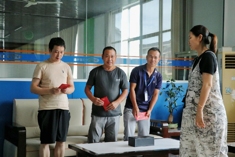 關(guān)于對彭東華、李優(yōu)平、張運(yùn)江等同事表彰的通報